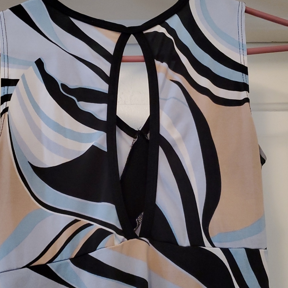 Multicolor Tunic w/keyhole opening in back - Picture 2 of 2